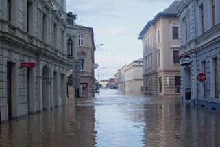 Zatopená města zvažují žalobu na stát, protože za 27 let nezvládl vybudovat přehradu - Novinky